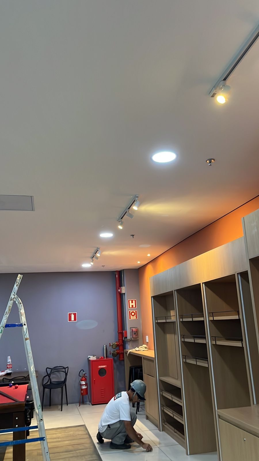 Instalação de mini mercado em indústria - foto 3