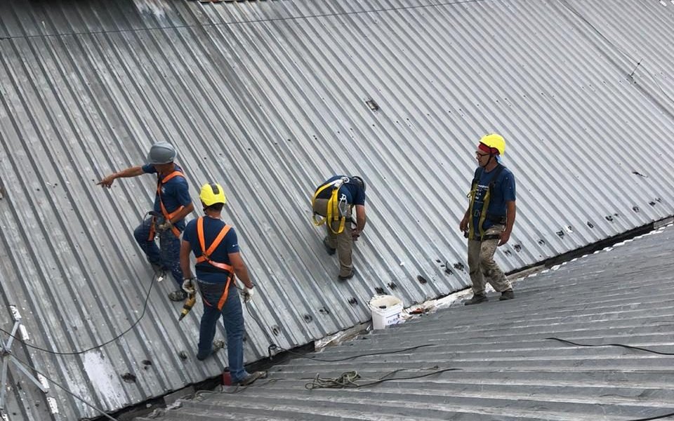 Troca de calhas e modernização de cobertura